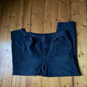 AMERICAN EAGLE CURVY MOM JEANS